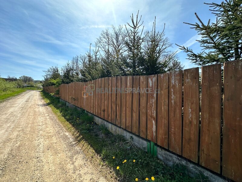 Prodej rodinného domu s pozemkem 1200m2